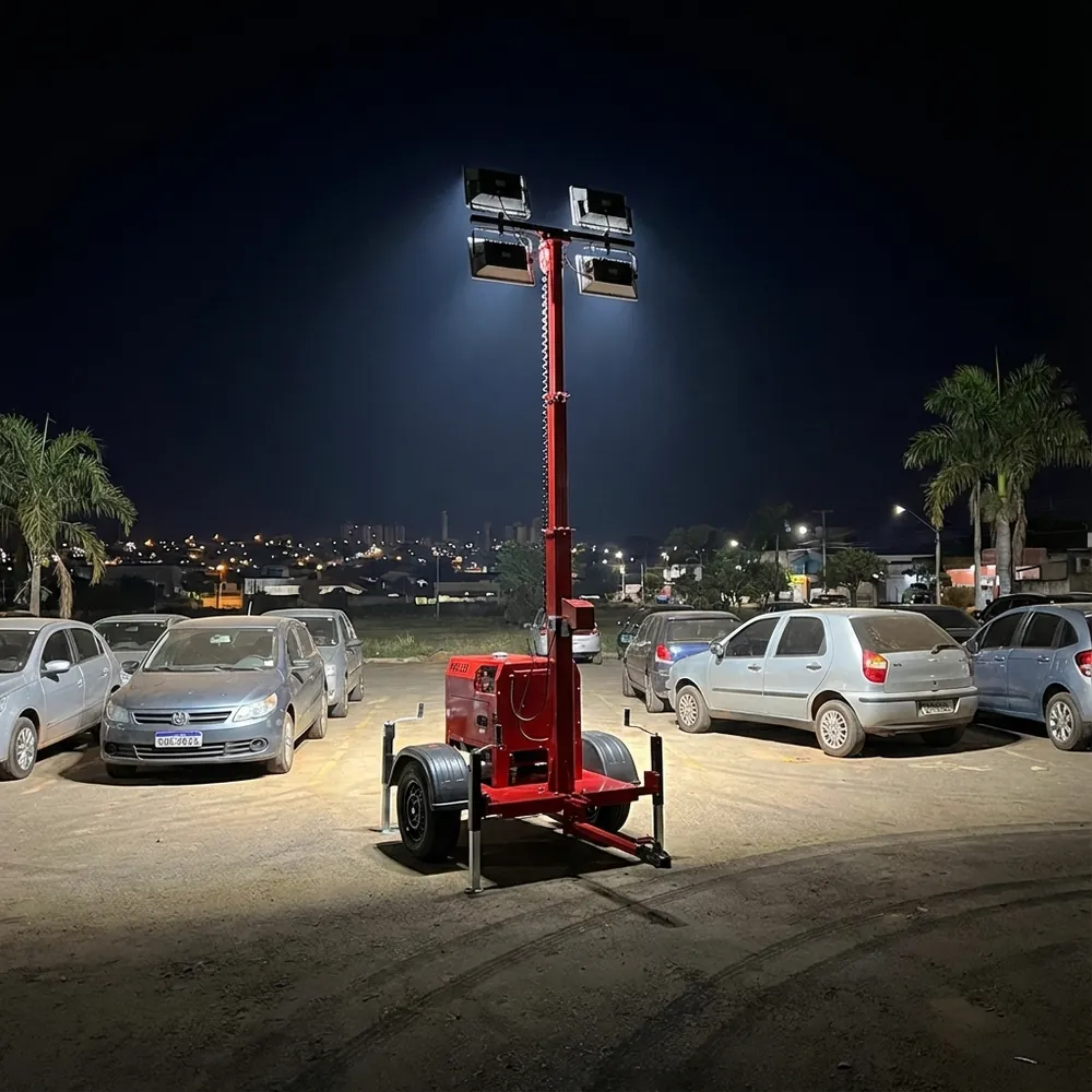 Torre de iluminação em pátio urbano
